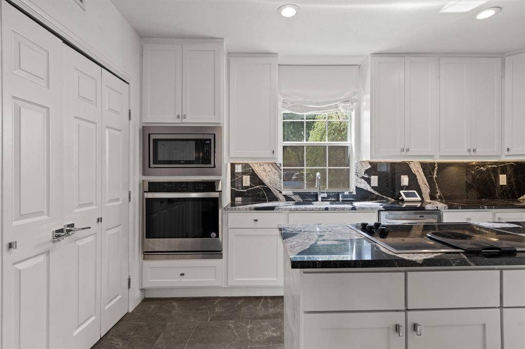 9418 Blue Jay Way, Irving, TX 75063 9418 Blue Jay Way, Irving, TX 75063