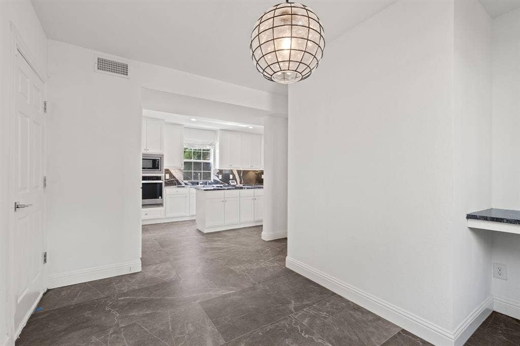 9418 Blue Jay Way, Irving, TX 75063 9418 Blue Jay Way, Irving, TX 75063
