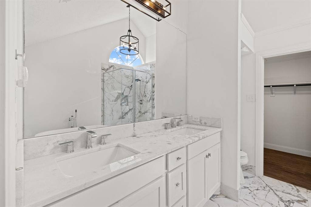 9418 Blue Jay Way, Irving, TX 75063 9418 Blue Jay Way, Irving, TX 75063