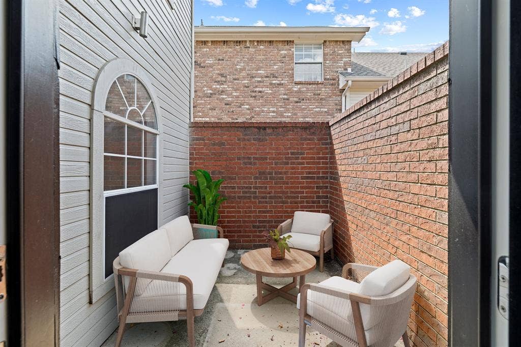 9418 Blue Jay Way, Irving, TX 75063 9418 Blue Jay Way, Irving, TX 75063
