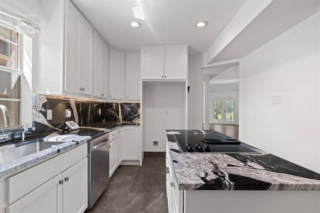 9418 Blue Jay Way, Irving, TX 75063 9418 Blue Jay Way, Irving, TX 75063