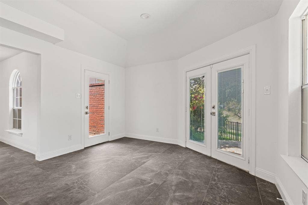 9418 Blue Jay Way, Irving, TX 75063 9418 Blue Jay Way, Irving, TX 75063