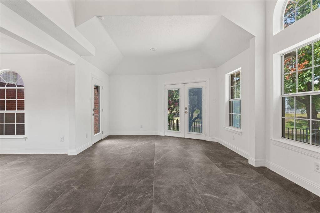 9418 Blue Jay Way, Irving, TX 75063 9418 Blue Jay Way, Irving, TX 75063