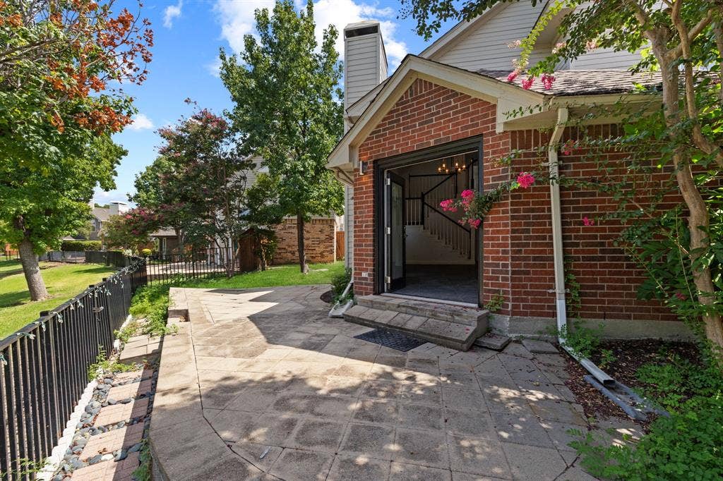 9418 Blue Jay Way, Irving, TX 75063 9418 Blue Jay Way, Irving, TX 75063