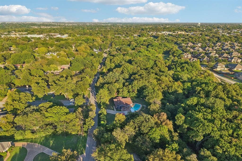 500 Spinner Road, DeSoto, TX 75115 Expansive treed landscape with residential properties, including a property featuring a swimming pool