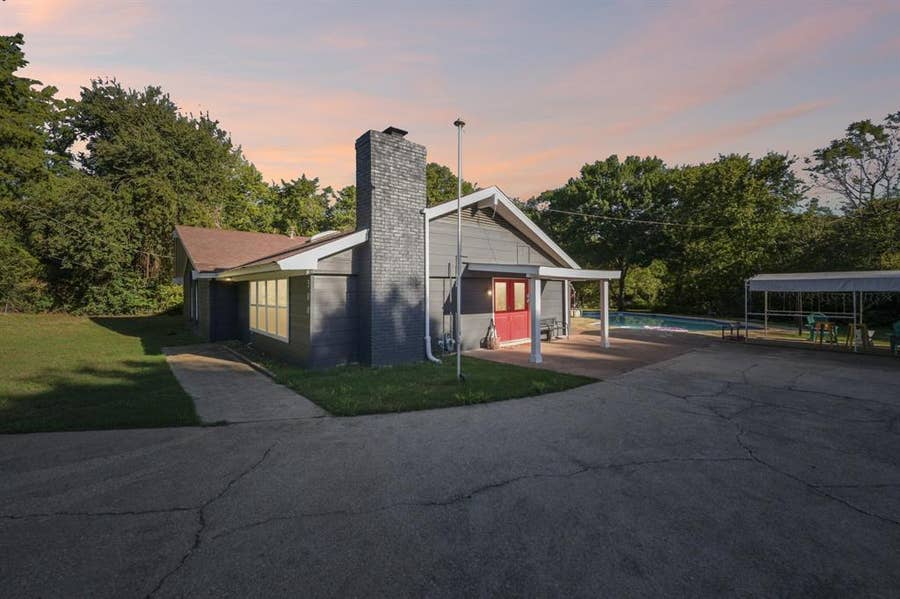 Property photo for 500 Spinner Road, DeSoto, TX