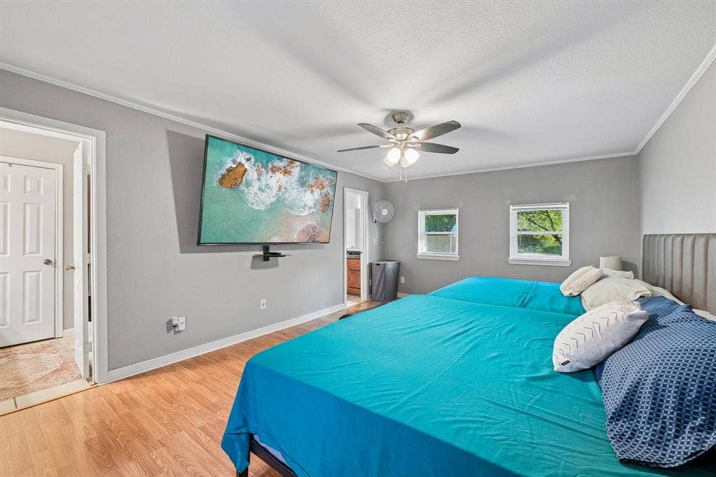 500 Spinner Road, DeSoto, TX 75115 Wood-finish flooring, two windows, and a ceiling fan with integrated lighting