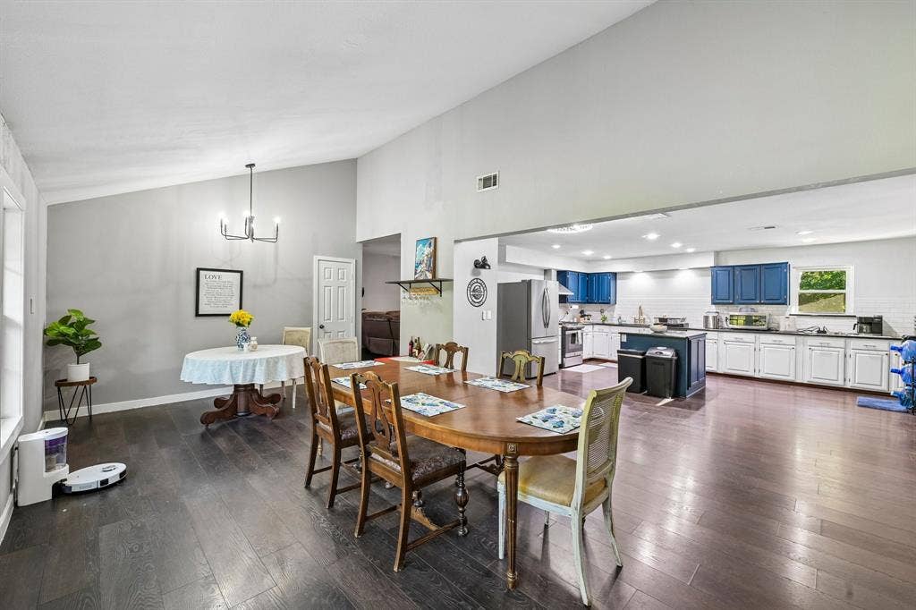500 Spinner Road, DeSoto, TX 75115 Vaulted ceilings complement wood-finish flooring
