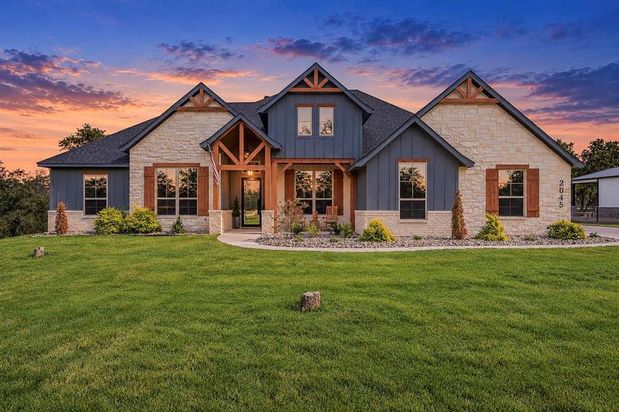 Property photo for 2045 Glenhollow Drive, Weatherford, TX