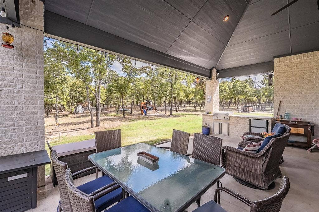 22 X 18 covered patio with gas griddle cooking. It would be a nice place to spend your evenings.