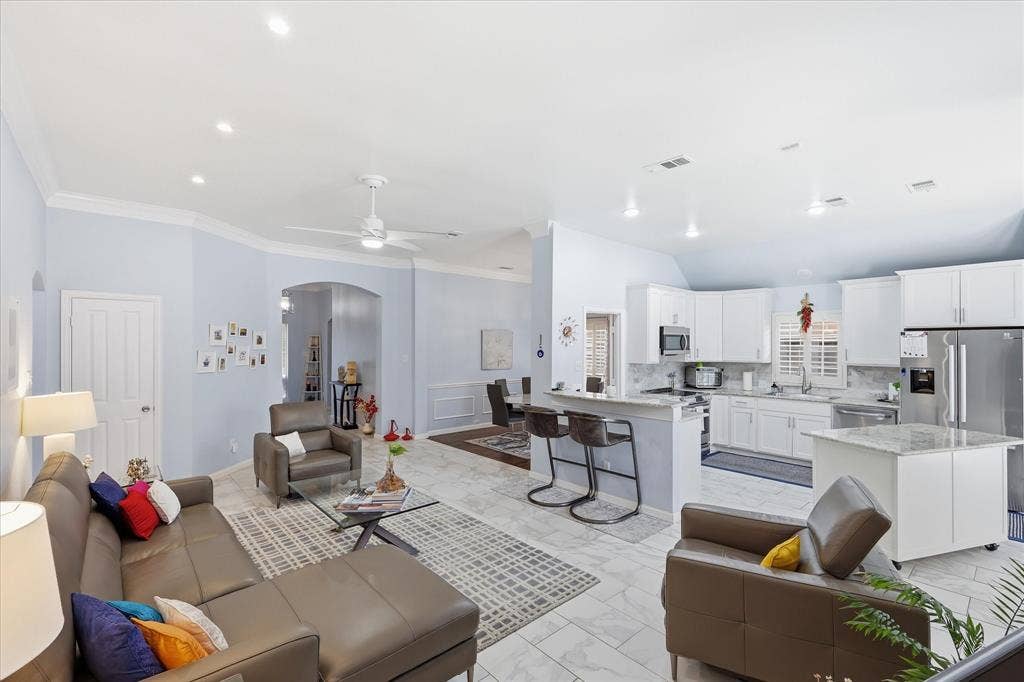 9427 Ponderosa Trail, Irving, TX 75063 9427 Ponderosa Trail, Irving, TX 75063