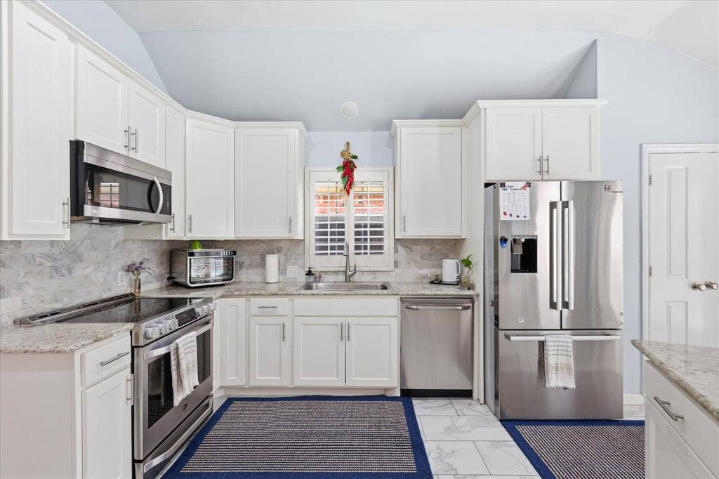 9427 Ponderosa Trail, Irving, TX 75063 9427 Ponderosa Trail, Irving, TX 75063