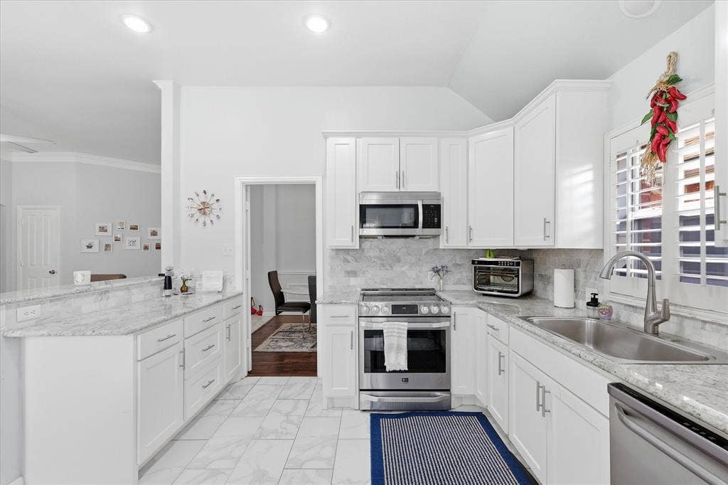 9427 Ponderosa Trail, Irving, TX 75063 9427 Ponderosa Trail, Irving, TX 75063