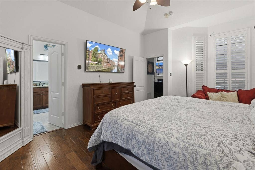 5104 Teddington Park Drive, Plano, TX 75023 Vaulted ceiling, wood-finish flooring, plantation shutters, ceiling fan, and an en-suite bathroom