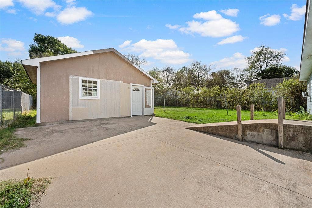 6628 Glesman Street, Dallas, TX 75232