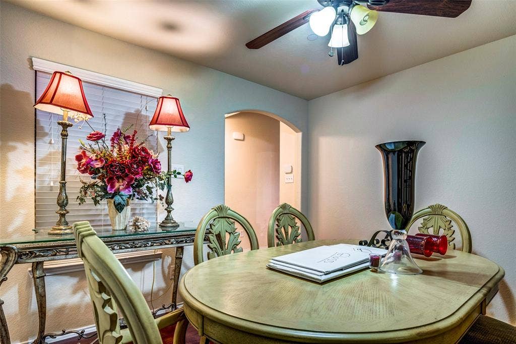 1040 Lucy Lane, Allen, TX 75013 Archway entry, ceiling fan with integrated lighting, window with blinds, decorative wall sconces, accent table with glass top