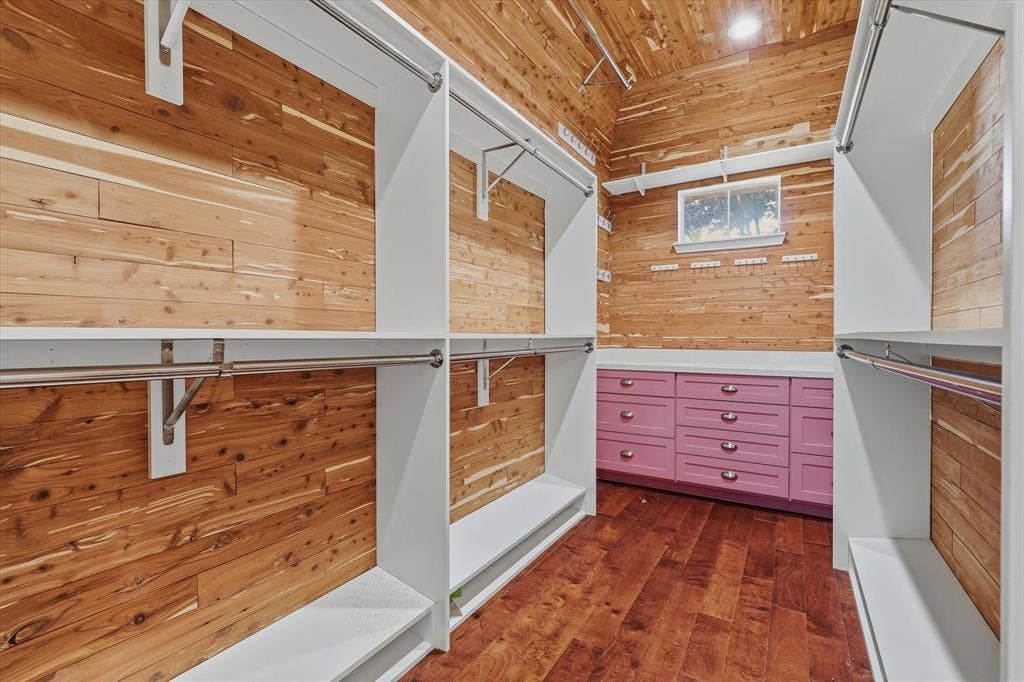 3908 Moonbeam Court, Plano, TX 75074 Master closet