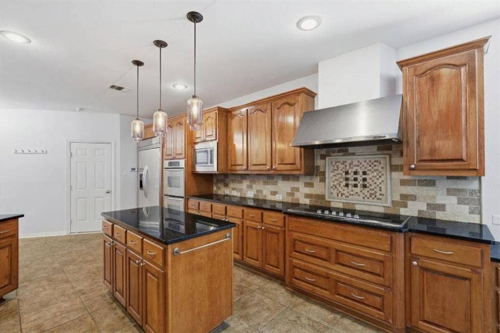 3908 Moonbeam Court, Plano, TX 75074 3908 Moonbeam Court, Plano, TX 75074