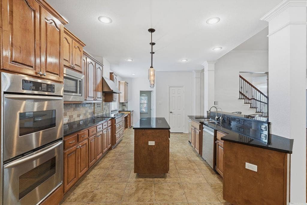 3908 Moonbeam Court, Plano, TX 75074 3908 Moonbeam Court, Plano, TX 75074