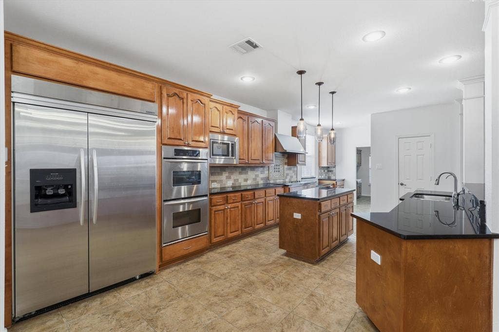 3908 Moonbeam Court, Plano, TX 75074 3908 Moonbeam Court, Plano, TX 75074