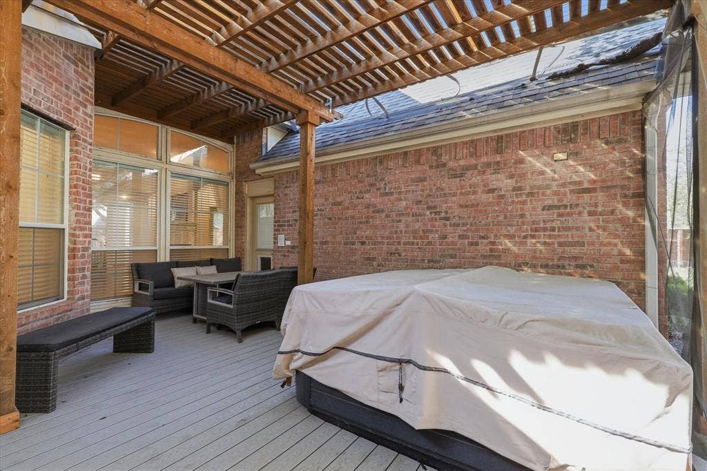 3908 Moonbeam Court, Plano, TX 75074 Jacuzzi for 8 people