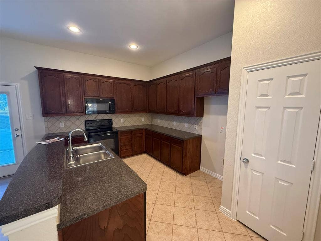 2113 Reston Drive, McKinney, TX 75072 2113 Reston Drive, McKinney, TX 75072
