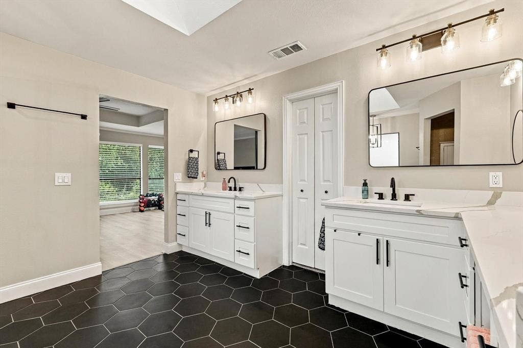 10011 Woodlake Drive, Dallas, TX 75243 10011 Woodlake Drive, Dallas, TX 75243
