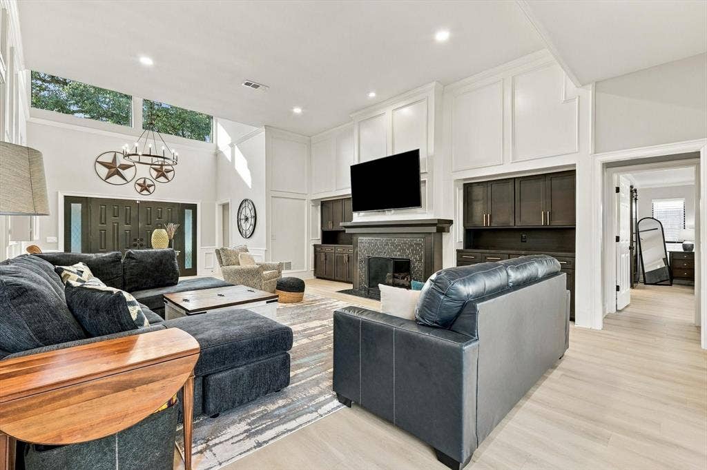 10011 Woodlake Drive, Dallas, TX 75243 10011 Woodlake Drive, Dallas, TX 75243