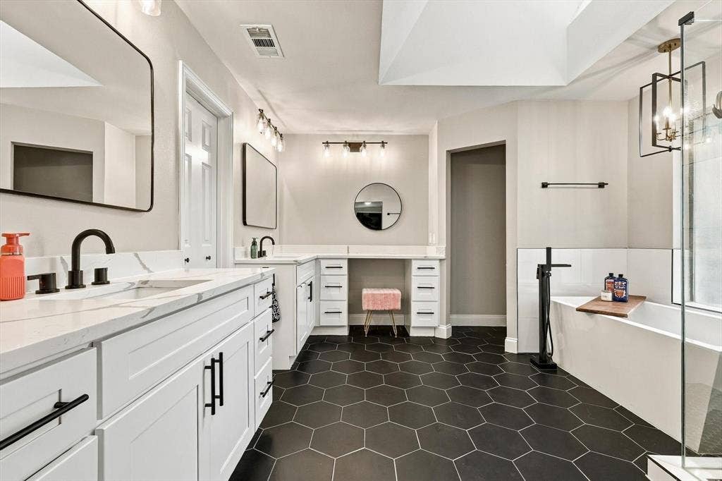 10011 Woodlake Drive, Dallas, TX 75243 10011 Woodlake Drive, Dallas, TX 75243