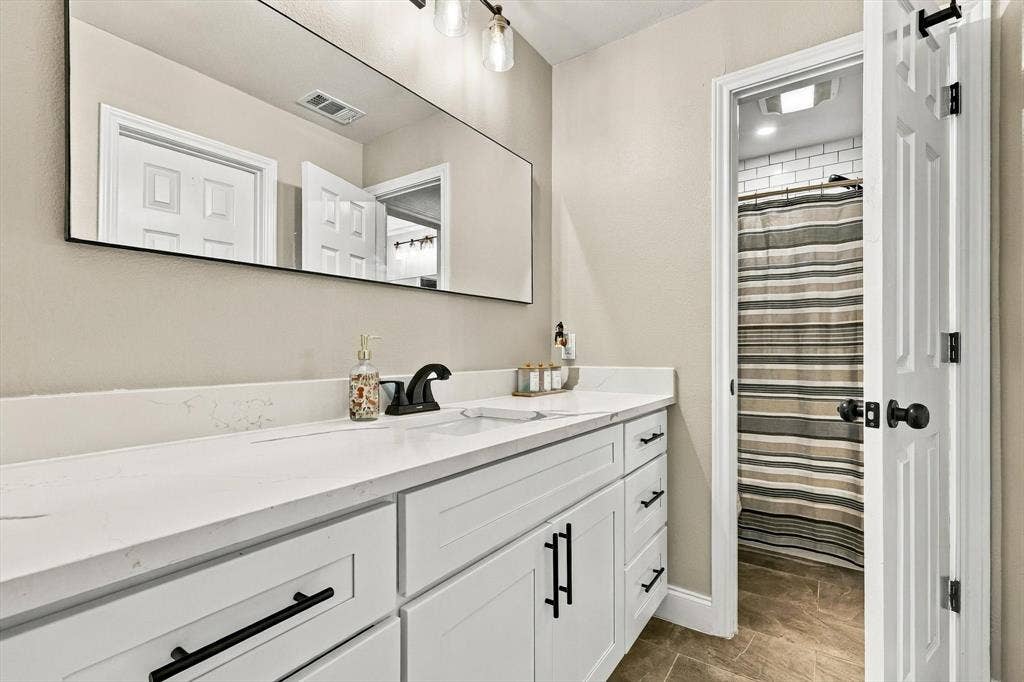 10011 Woodlake Drive, Dallas, TX 75243 10011 Woodlake Drive, Dallas, TX 75243