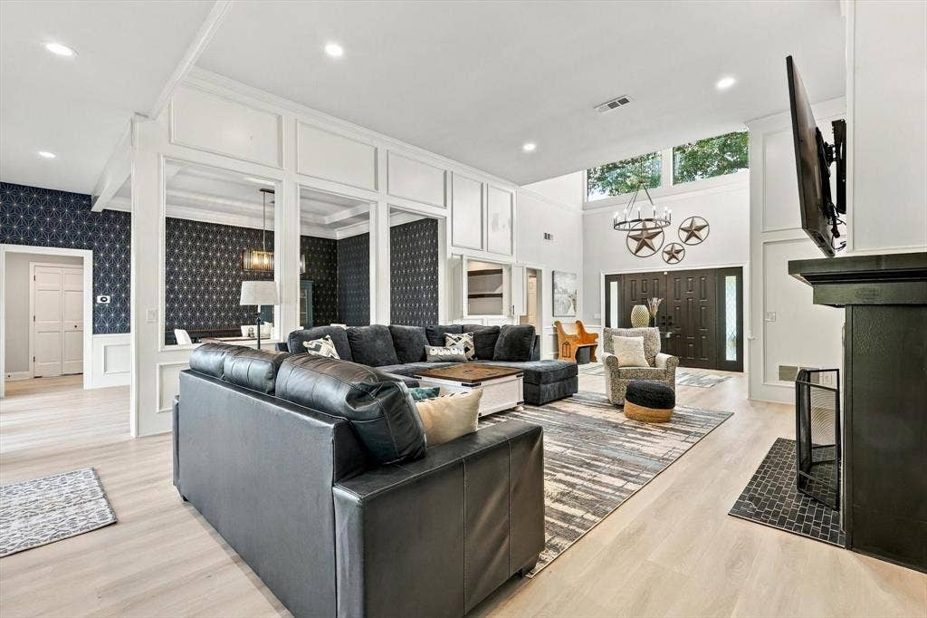 10011 Woodlake Drive, Dallas, TX 75243 10011 Woodlake Drive, Dallas, TX 75243