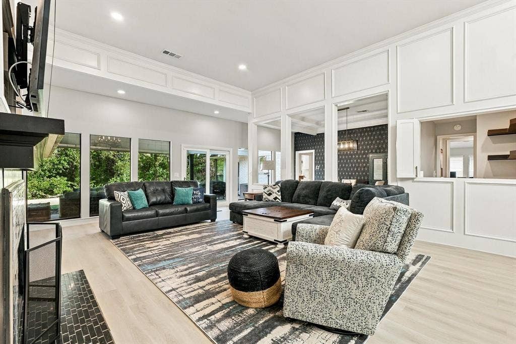 10011 Woodlake Drive, Dallas, TX 75243 10011 Woodlake Drive, Dallas, TX 75243