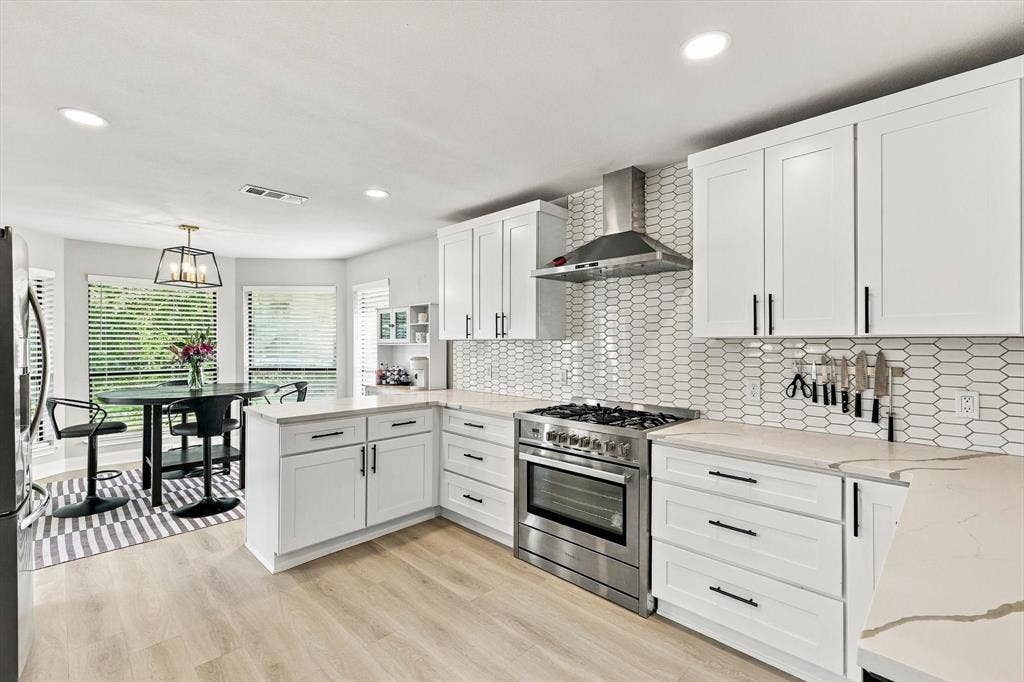 10011 Woodlake Drive, Dallas, TX 75243 10011 Woodlake Drive, Dallas, TX 75243