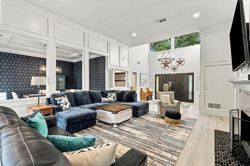 10011 Woodlake Drive, Dallas, TX 75243 10011 Woodlake Drive, Dallas, TX 75243