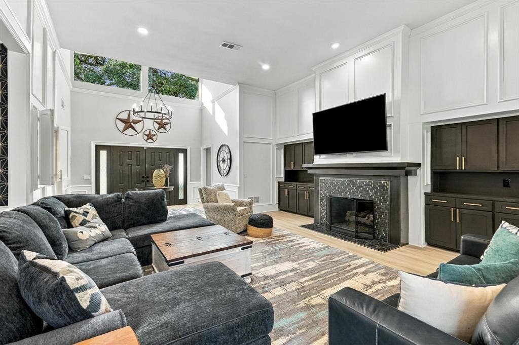 10011 Woodlake Drive, Dallas, TX 75243 10011 Woodlake Drive, Dallas, TX 75243