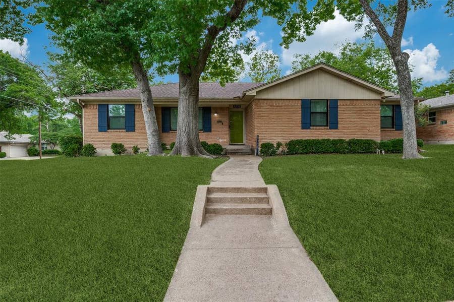 Property photo for 8305 Londonderry Lane, Dallas, TX