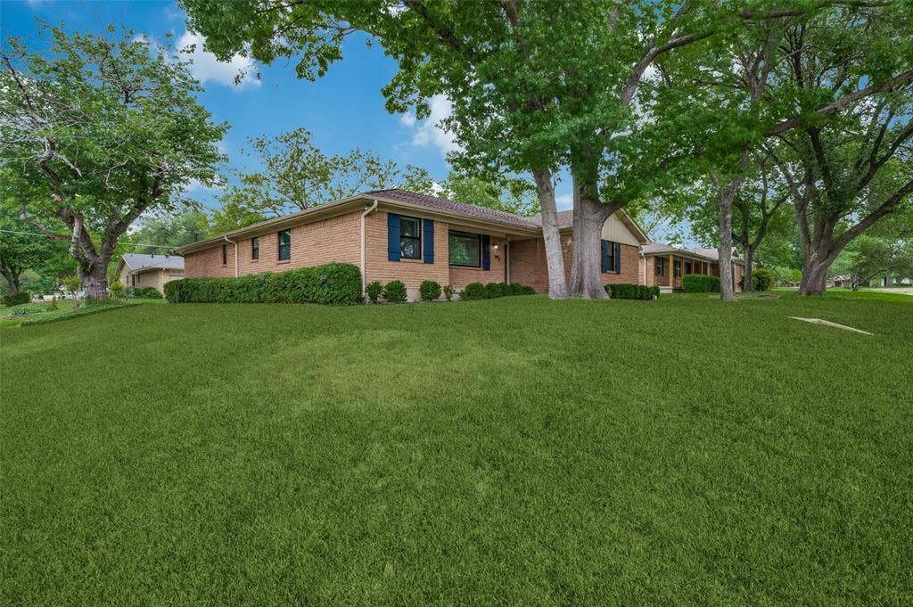 8305 Londonderry Lane, Dallas, TX 75228 8305 Londonderry Lane, Dallas, TX 75228