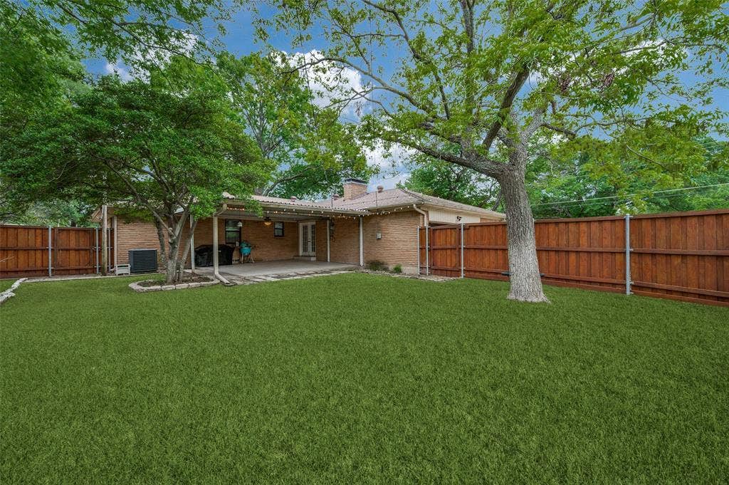 8305 Londonderry Lane, Dallas, TX 75228 8305 Londonderry Lane, Dallas, TX 75228