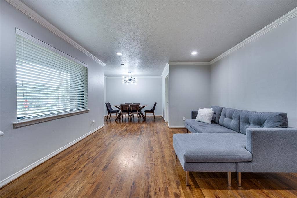 8305 Londonderry Lane, Dallas, TX 75228 8305 Londonderry Lane, Dallas, TX 75228