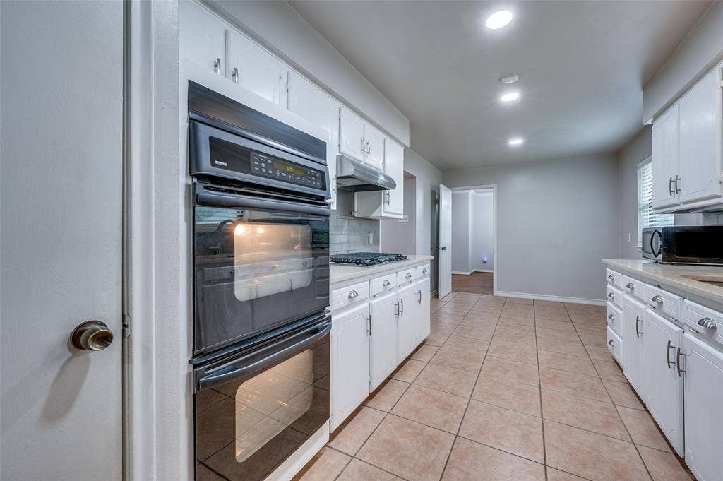 8305 Londonderry Lane, Dallas, TX 75228 8305 Londonderry Lane, Dallas, TX 75228