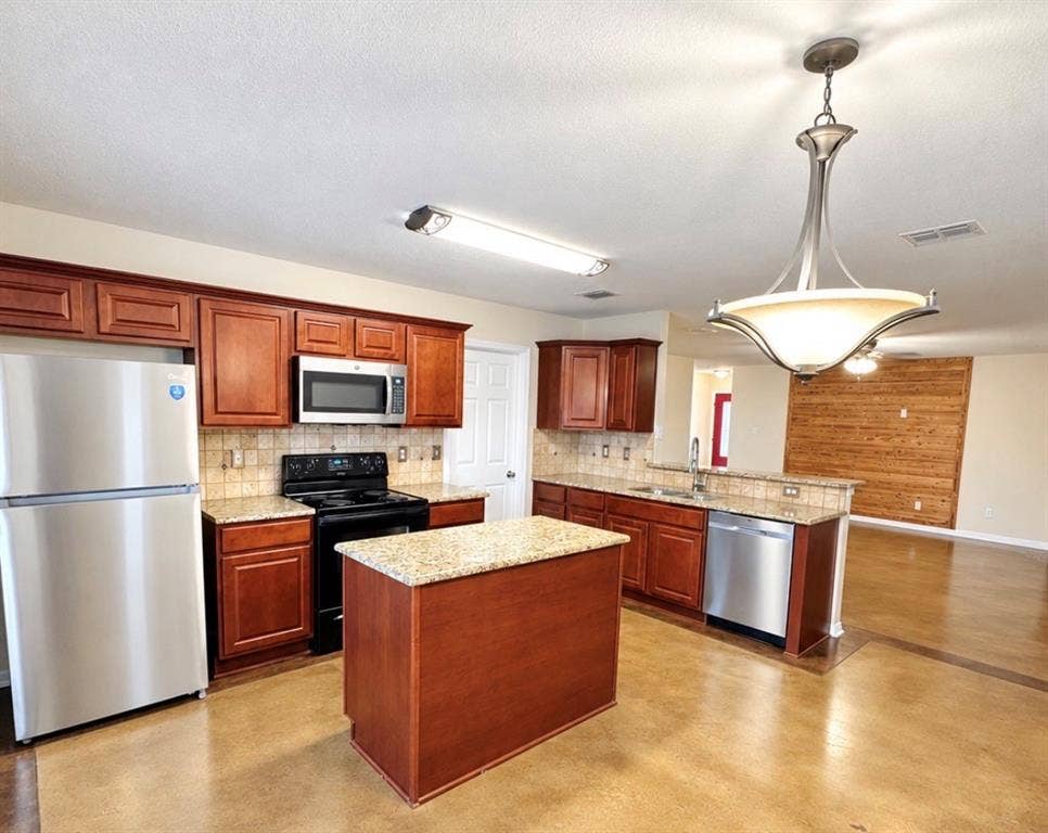 1012 Triple Crown Drive, Fort Worth, TX 76179