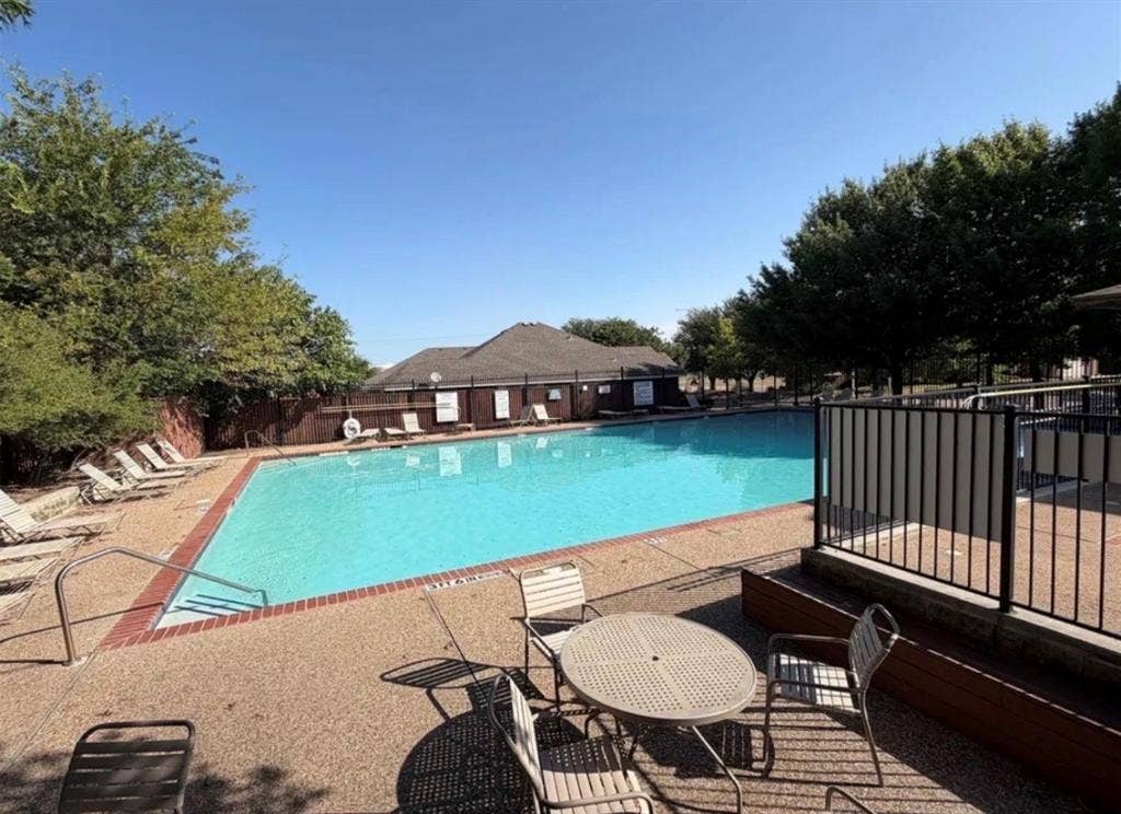 1012 Triple Crown Drive, Fort Worth, TX 76179