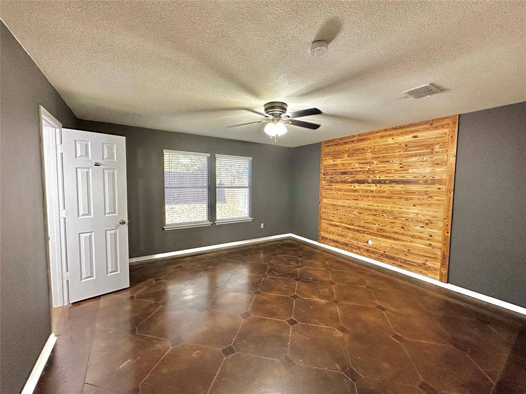 1012 Triple Crown Drive, Fort Worth, TX 76179