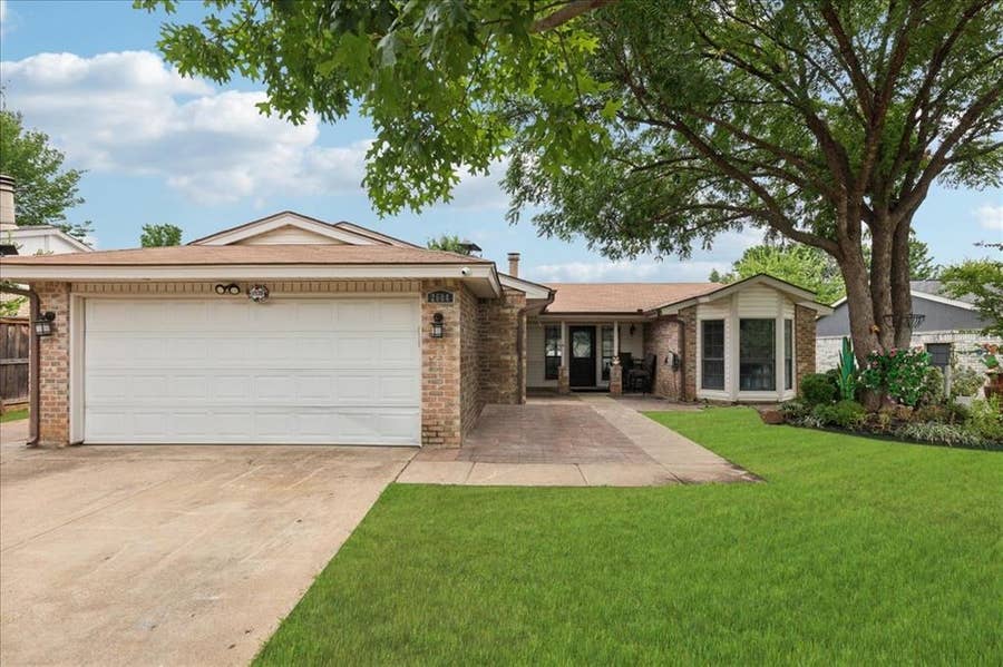 Property photo for 2604 Driskill Drive, Euless, TX