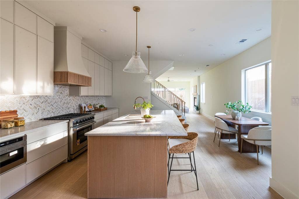 6002 La Vista Drive, Dallas, TX 75206 6002 La Vista Drive, Dallas, TX 75206