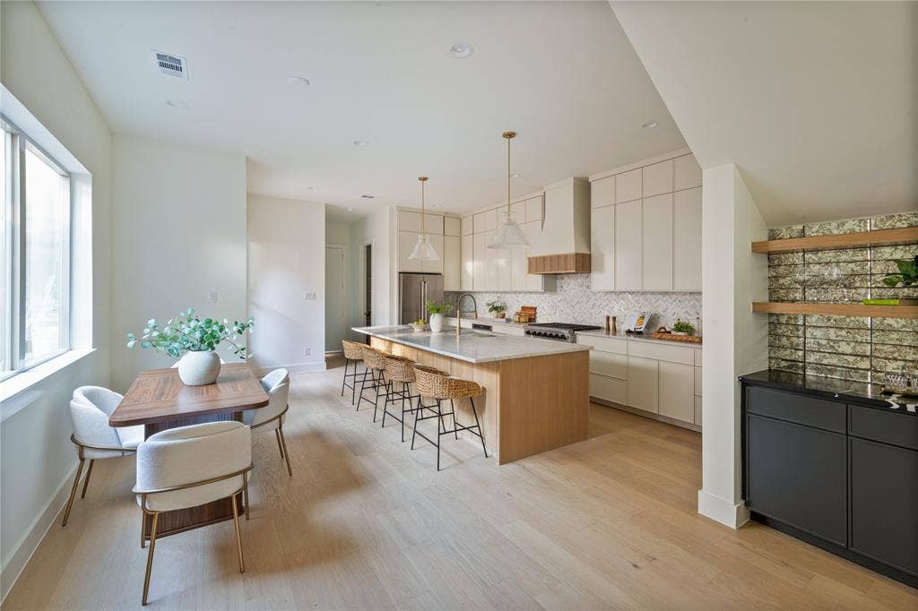 6002 La Vista Drive, Dallas, TX 75206 6002 La Vista Drive, Dallas, TX 75206