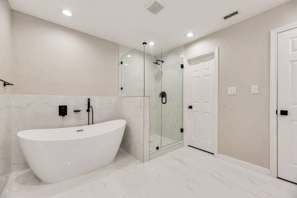 5864 Winding Woods Trail, Dallas, TX 75227 2 walk-in closets
