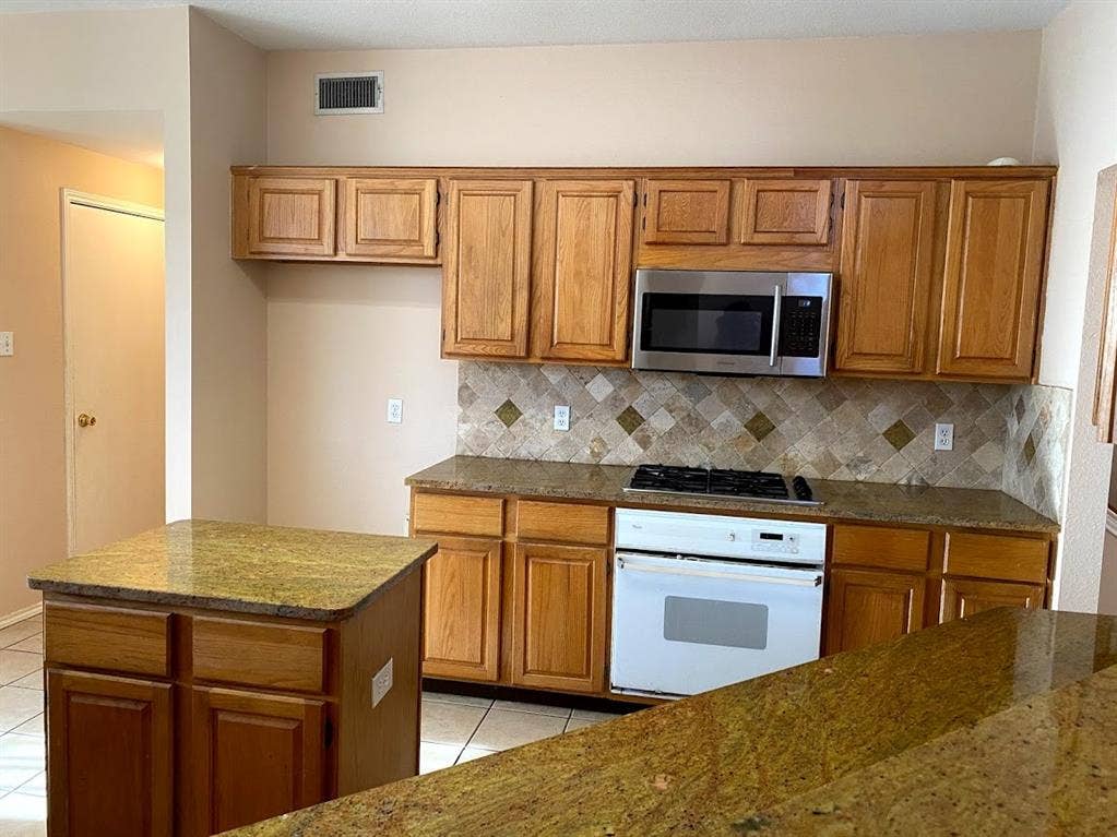 7105 Tansy Place, Plano, TX 75025 7105 Tansy Place, Plano, TX 75025