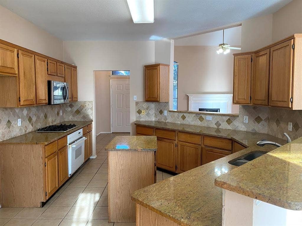 7105 Tansy Place, Plano, TX 75025 7105 Tansy Place, Plano, TX 75025