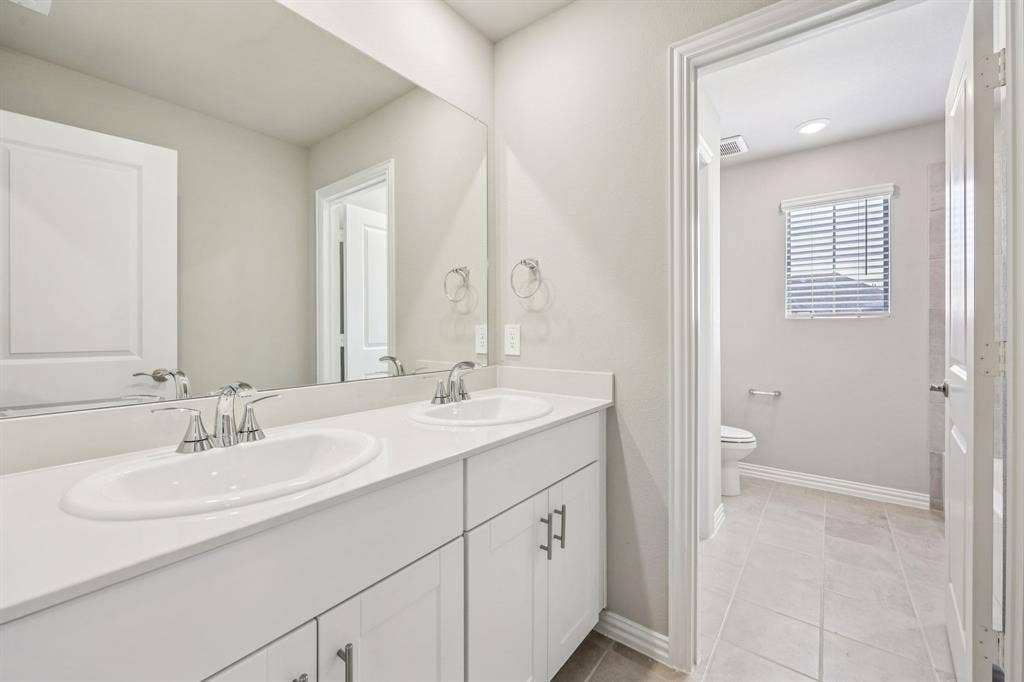 412 Watertown Drive, Princeton, TX 75071 Photo is not of the actual home, but is an inspirational photo of builder’s model home and may depict options, furnishings, and/or decorator features that are not included.